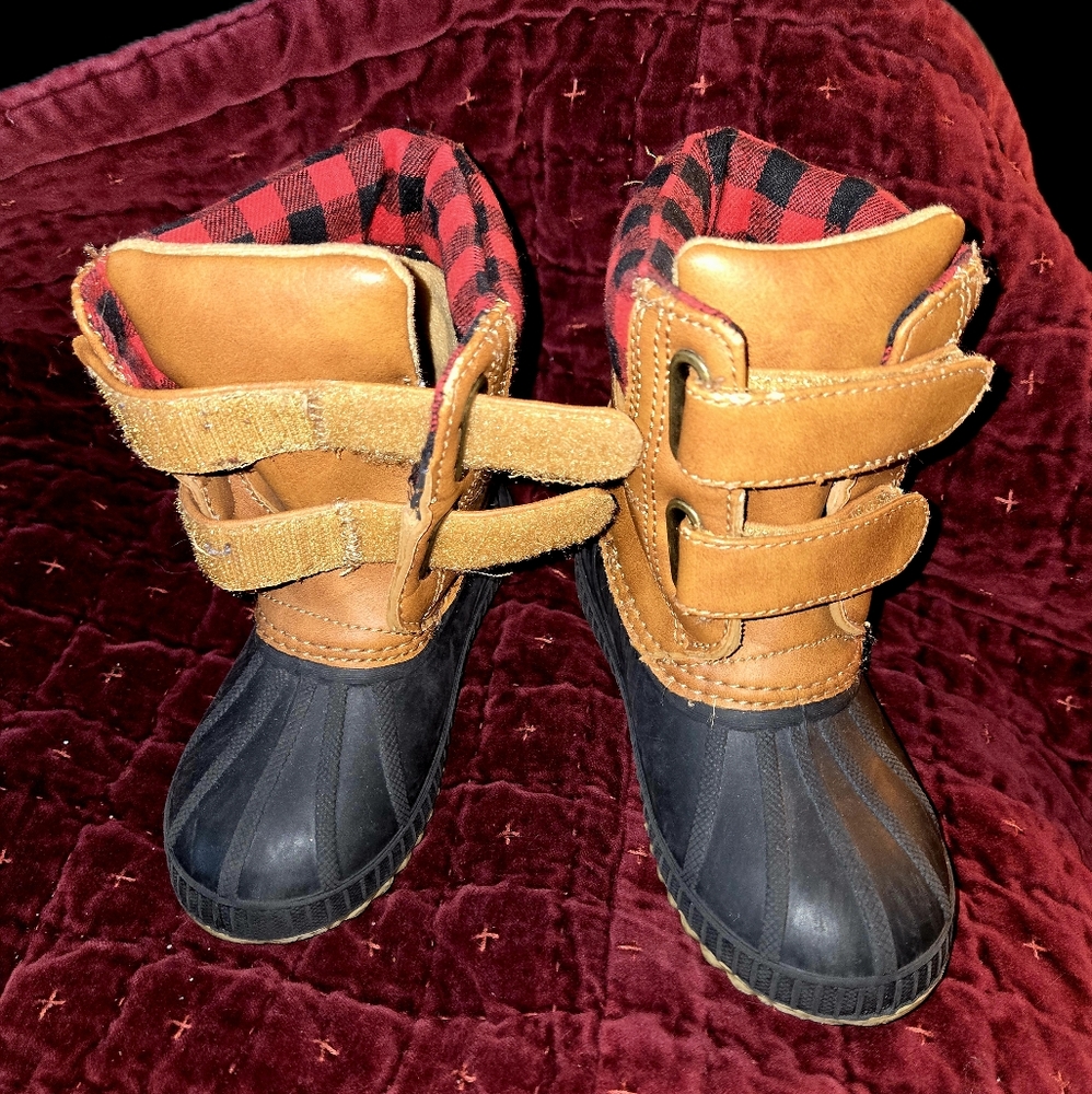 Gap 3M Thinsulate Red and Black Plaid Lining Toddler Winter Boot 9/10